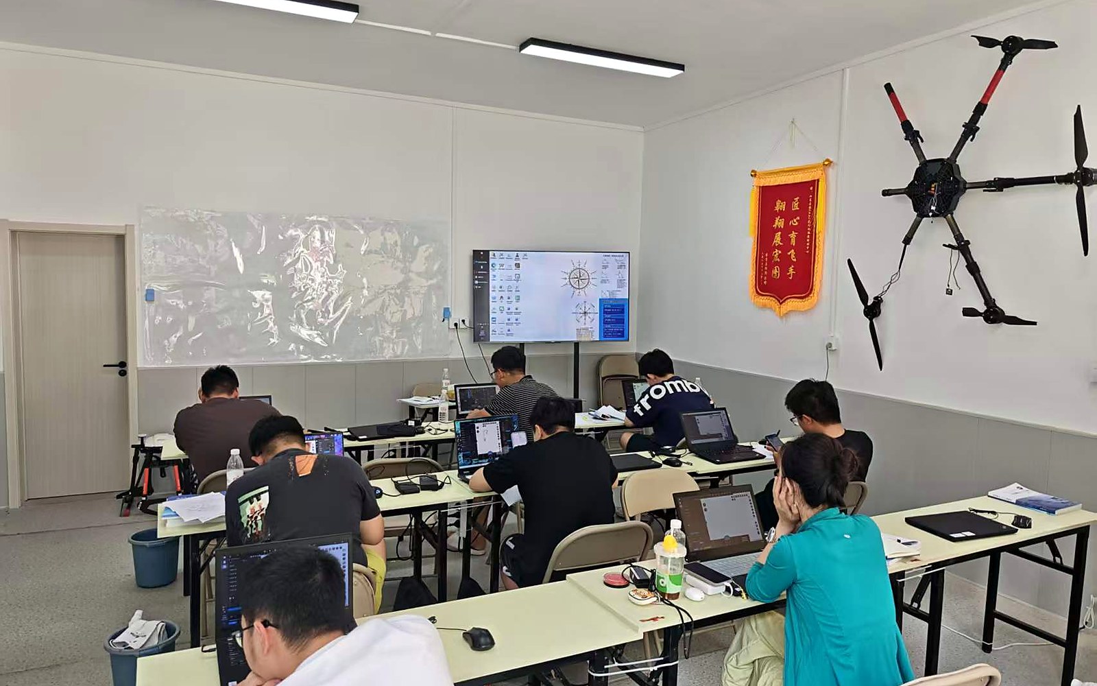CAAC无人机理论与模拟器教学现场